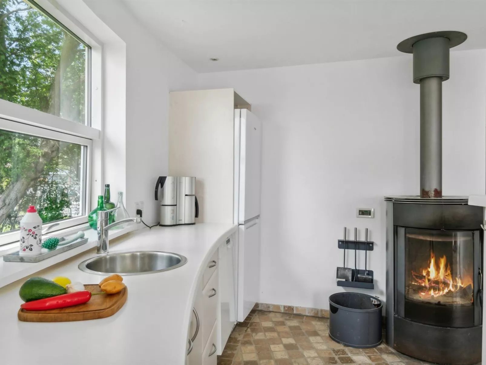 "Vemund" - 100m to the fjord-Drinnen