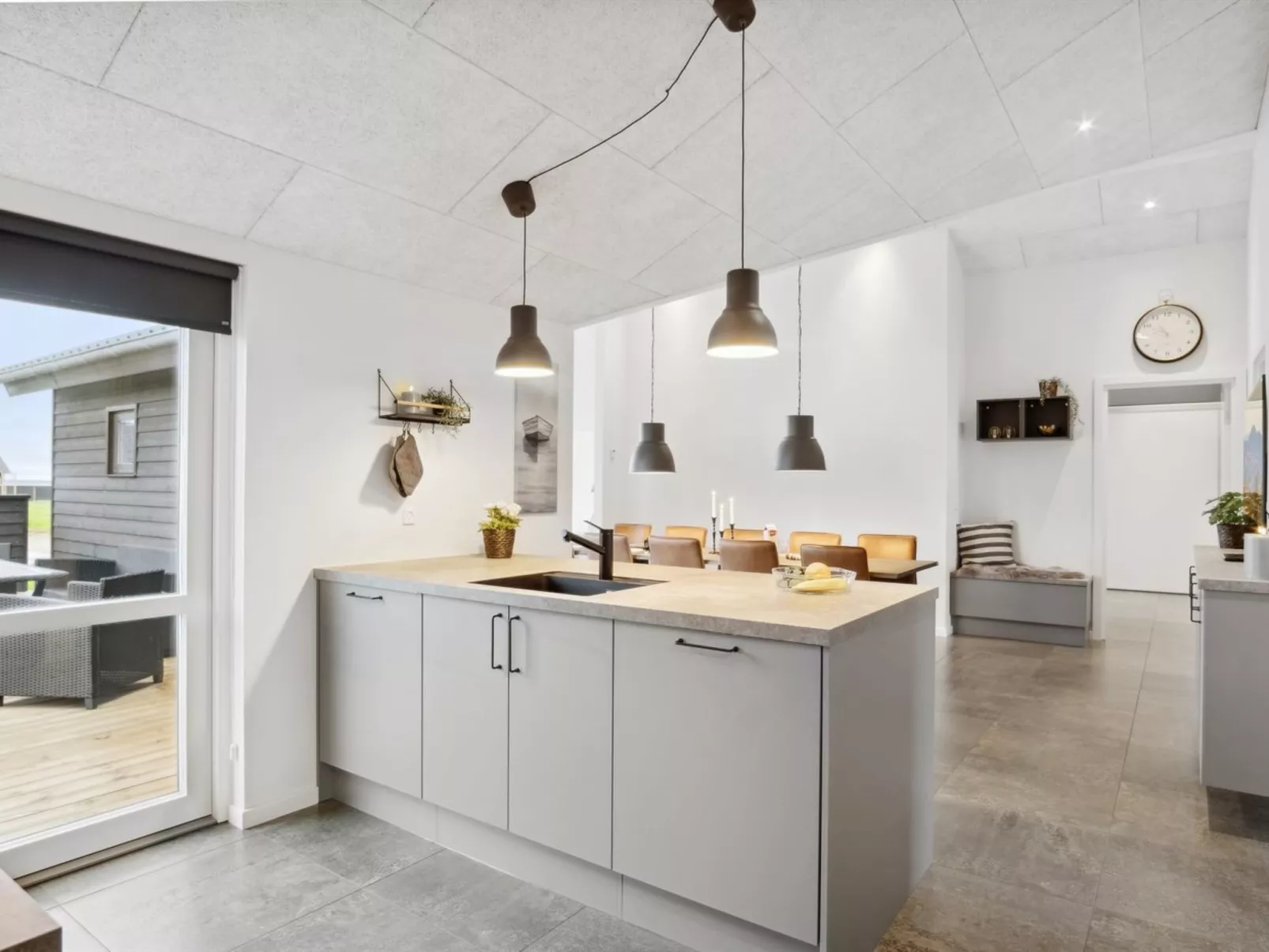 "Clare" - 100m from the sea-Inside