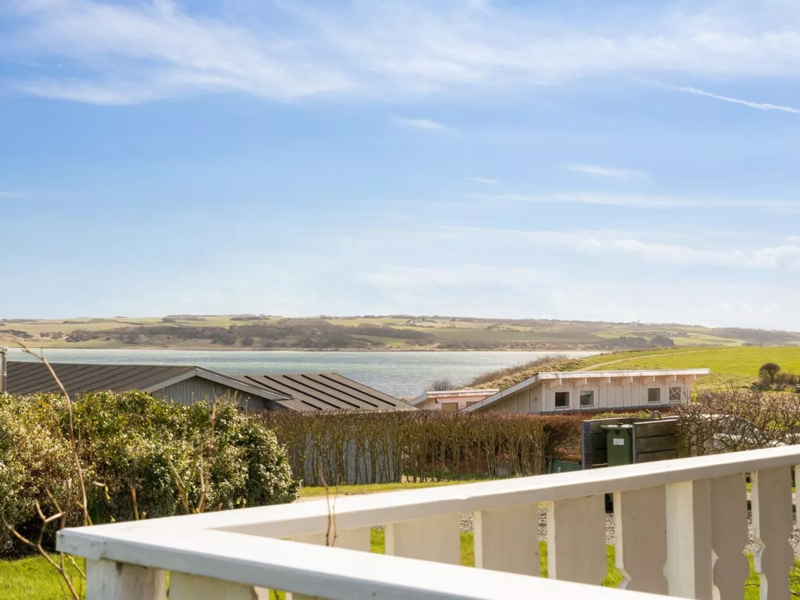 "Ormar" - 100m to the fjord-Draußen