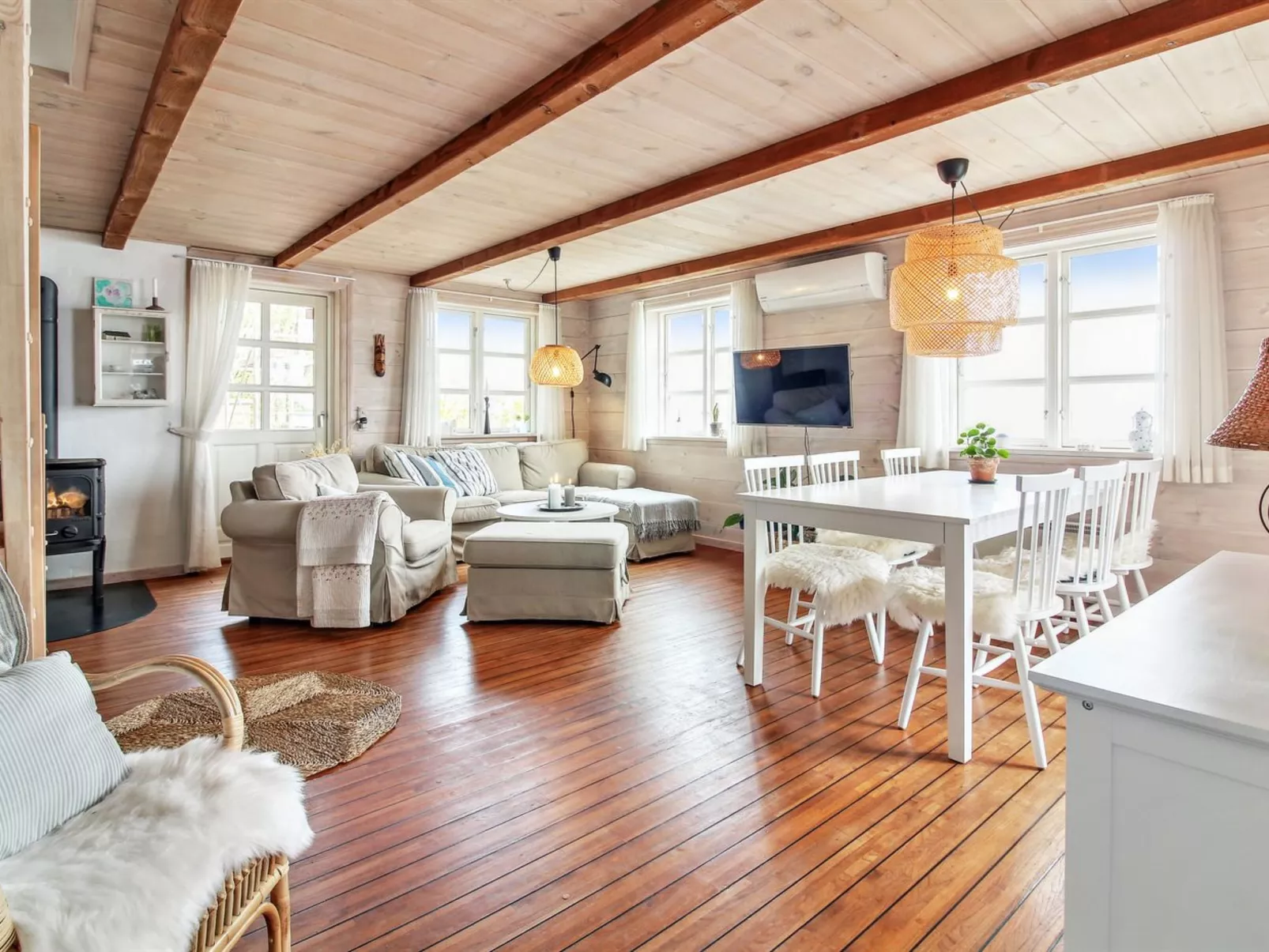 "Sander" - 10m to the fjord-Drinnen