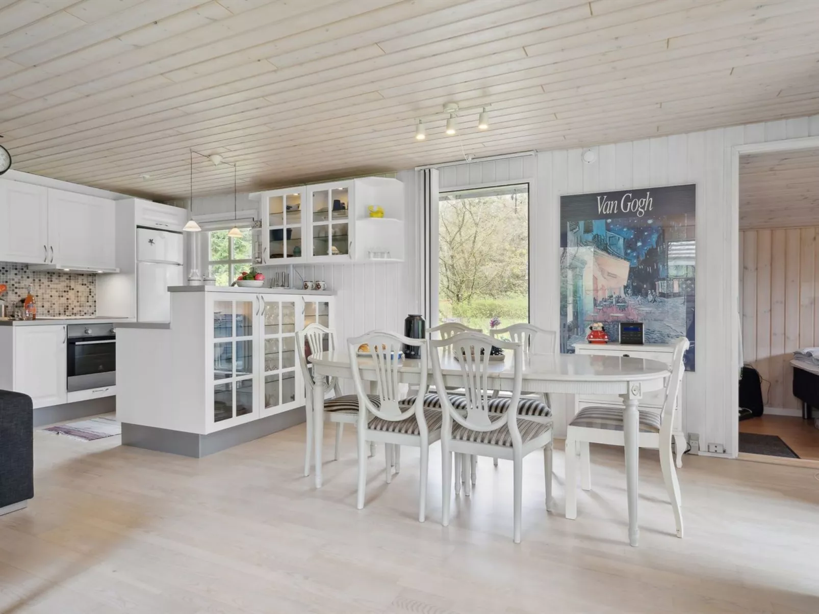 "Erlar" - 30km from the sea-Drinnen