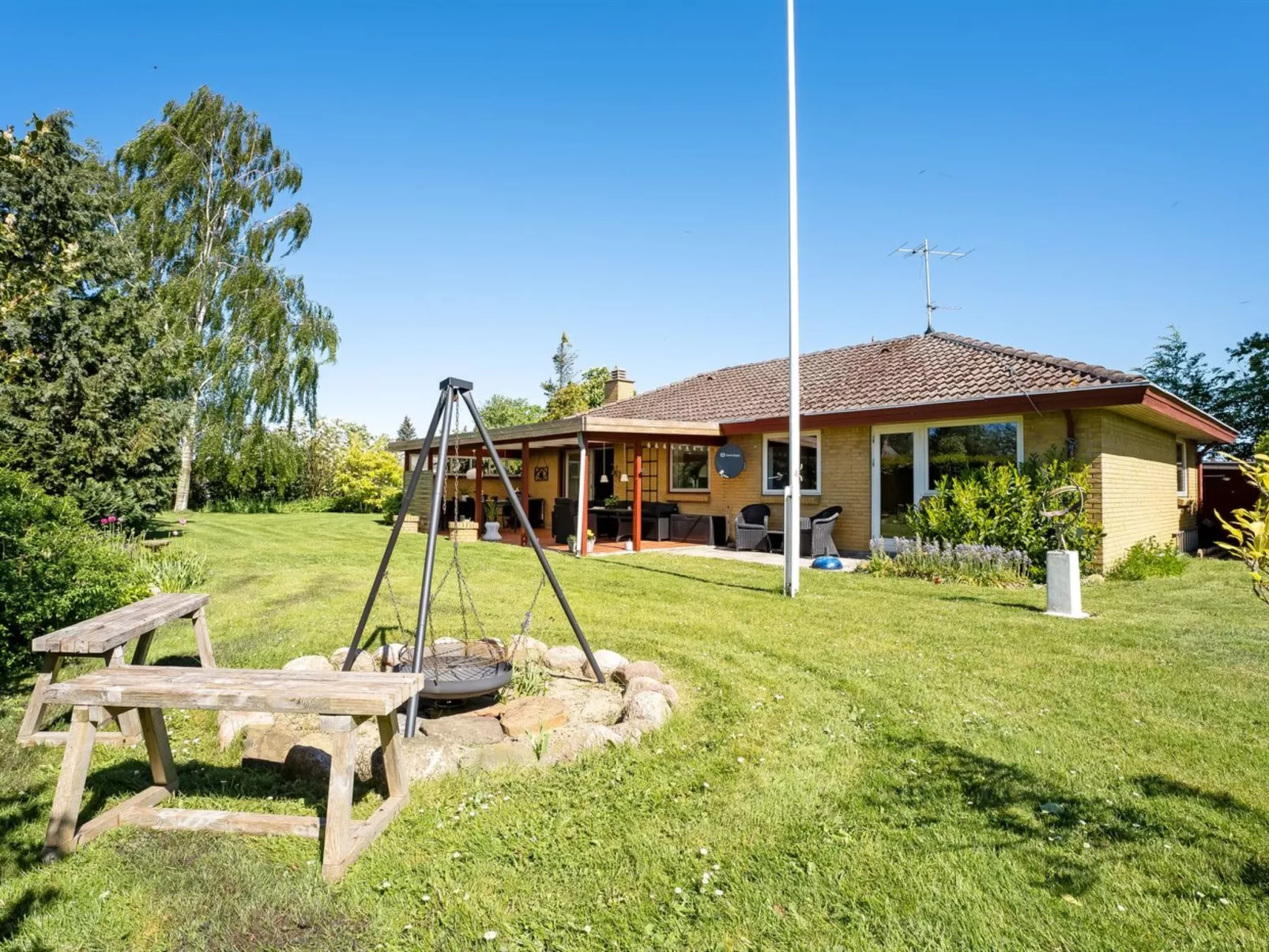 "Maleen" - 150m to the fjord-Outside