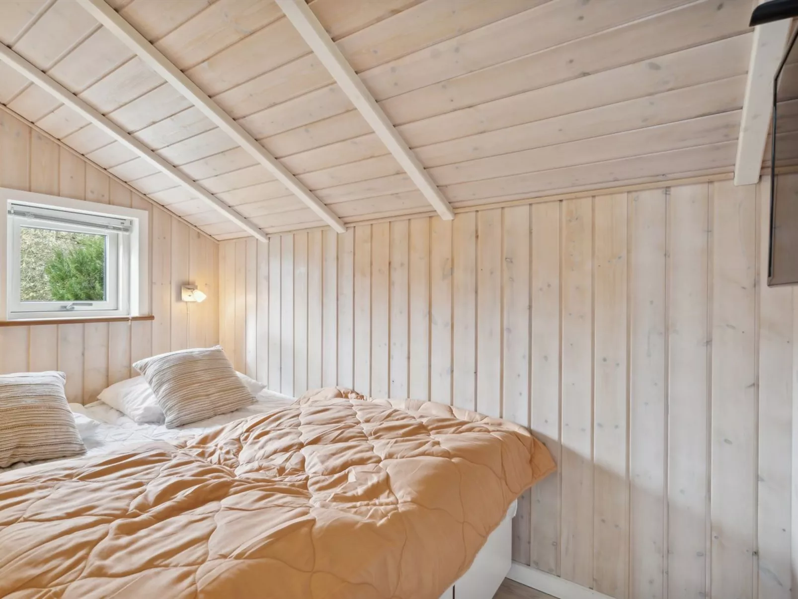 "Elif" - 30km from the sea-Drinnen