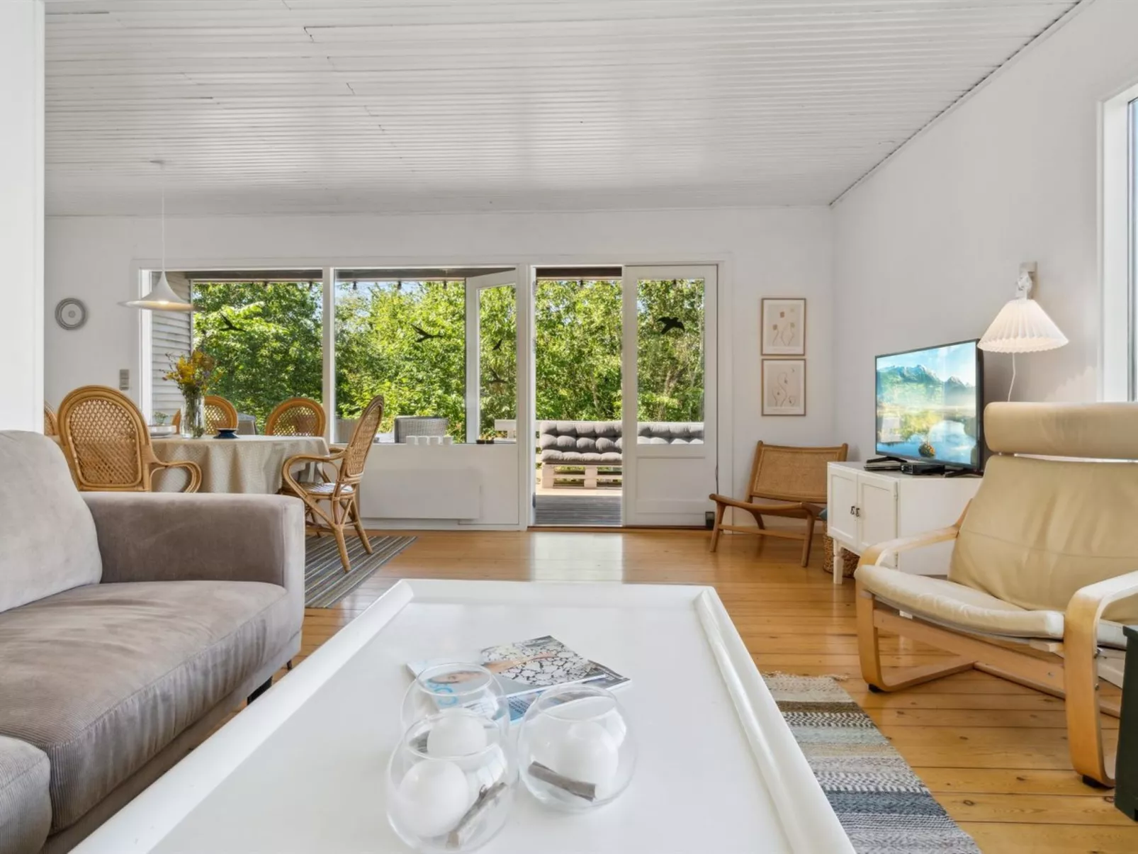 "Yasha" - 200m from the sea-Drinnen