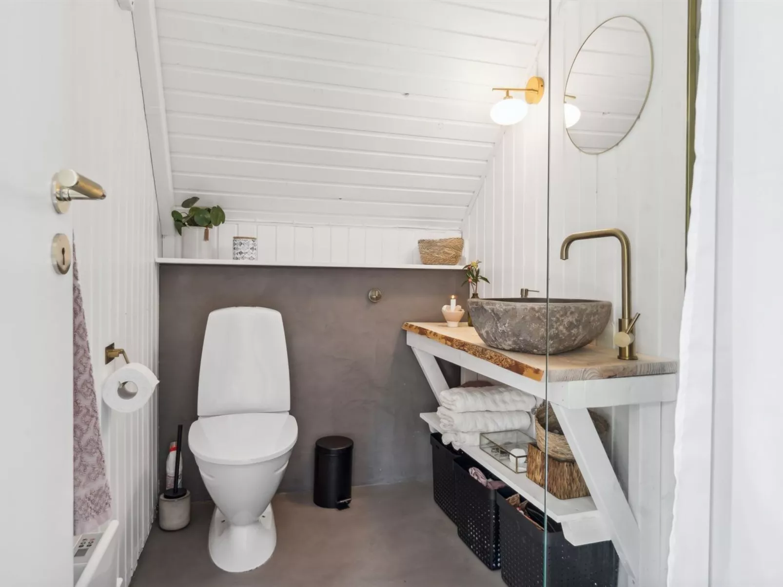 "Nadia" - 300m to the fjord-Inside