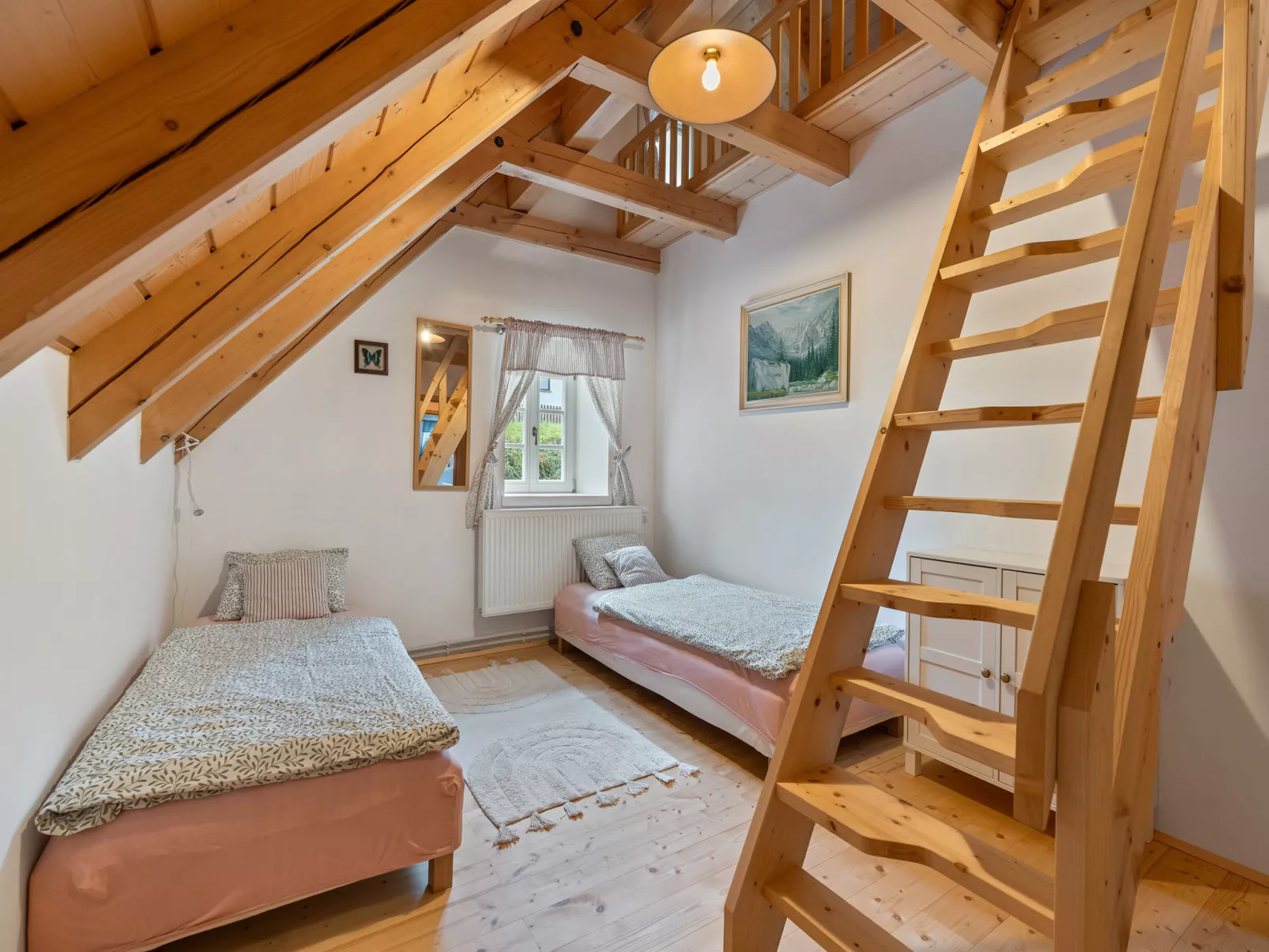 Roubenka Maleč-Inside