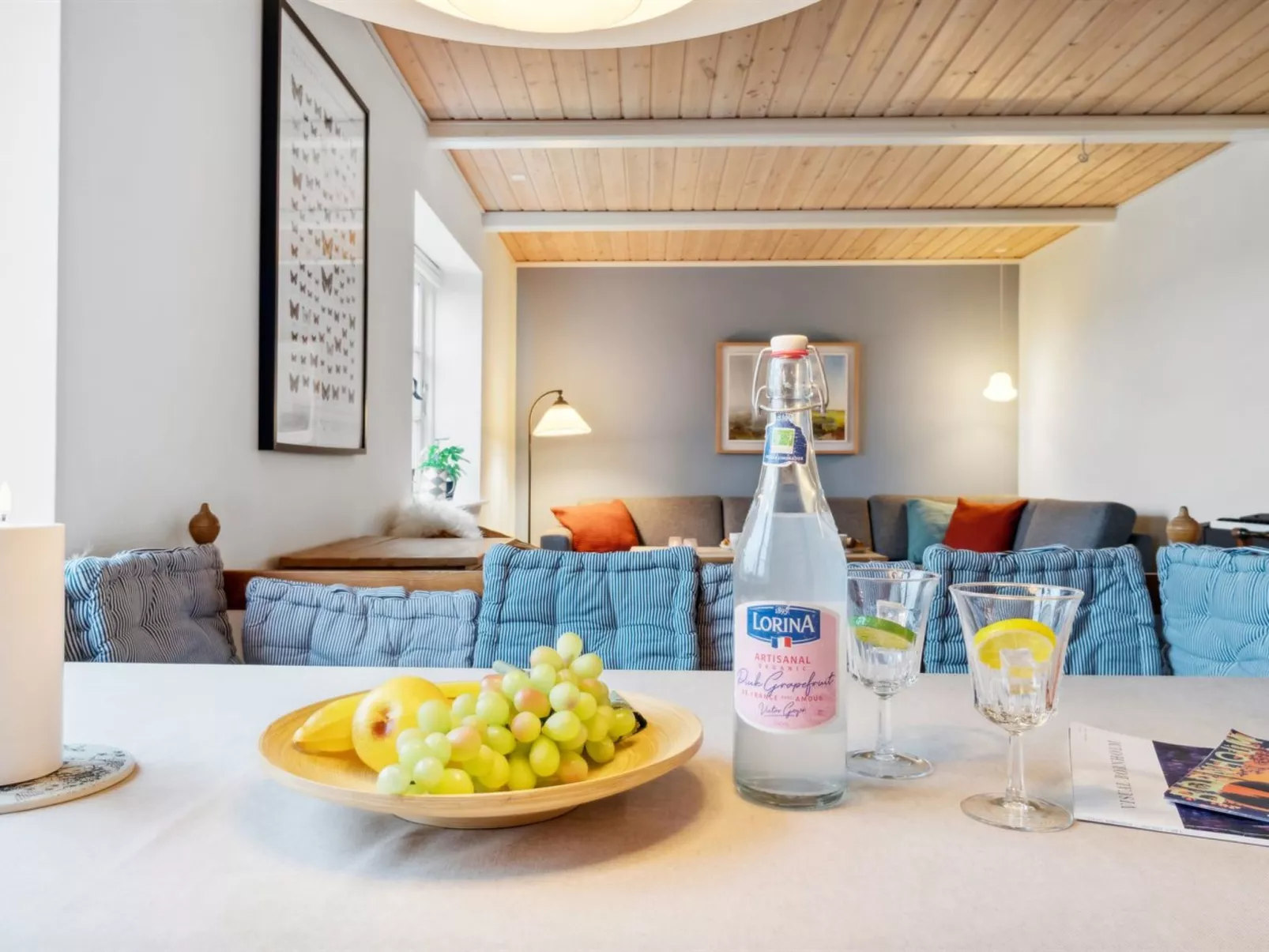 "Adrienne" - 6.4km from the sea-Inside