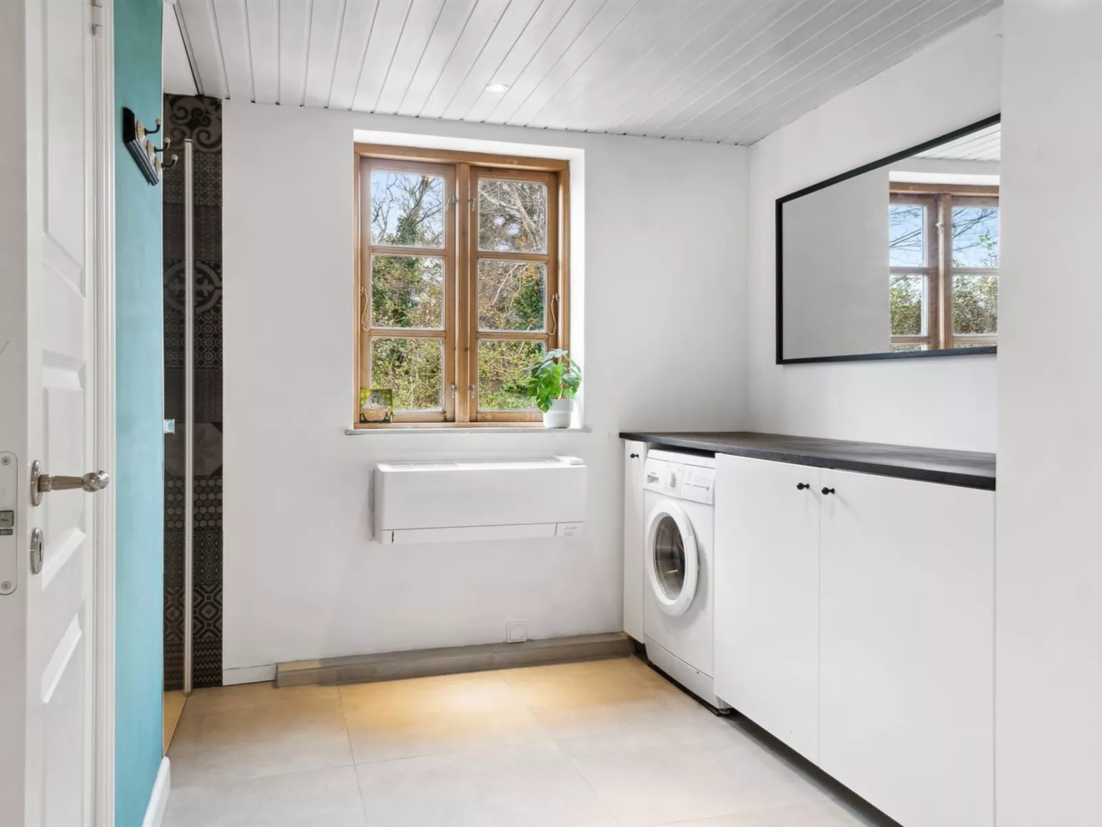 "Hughlek" - 1.5km from the sea-Inside