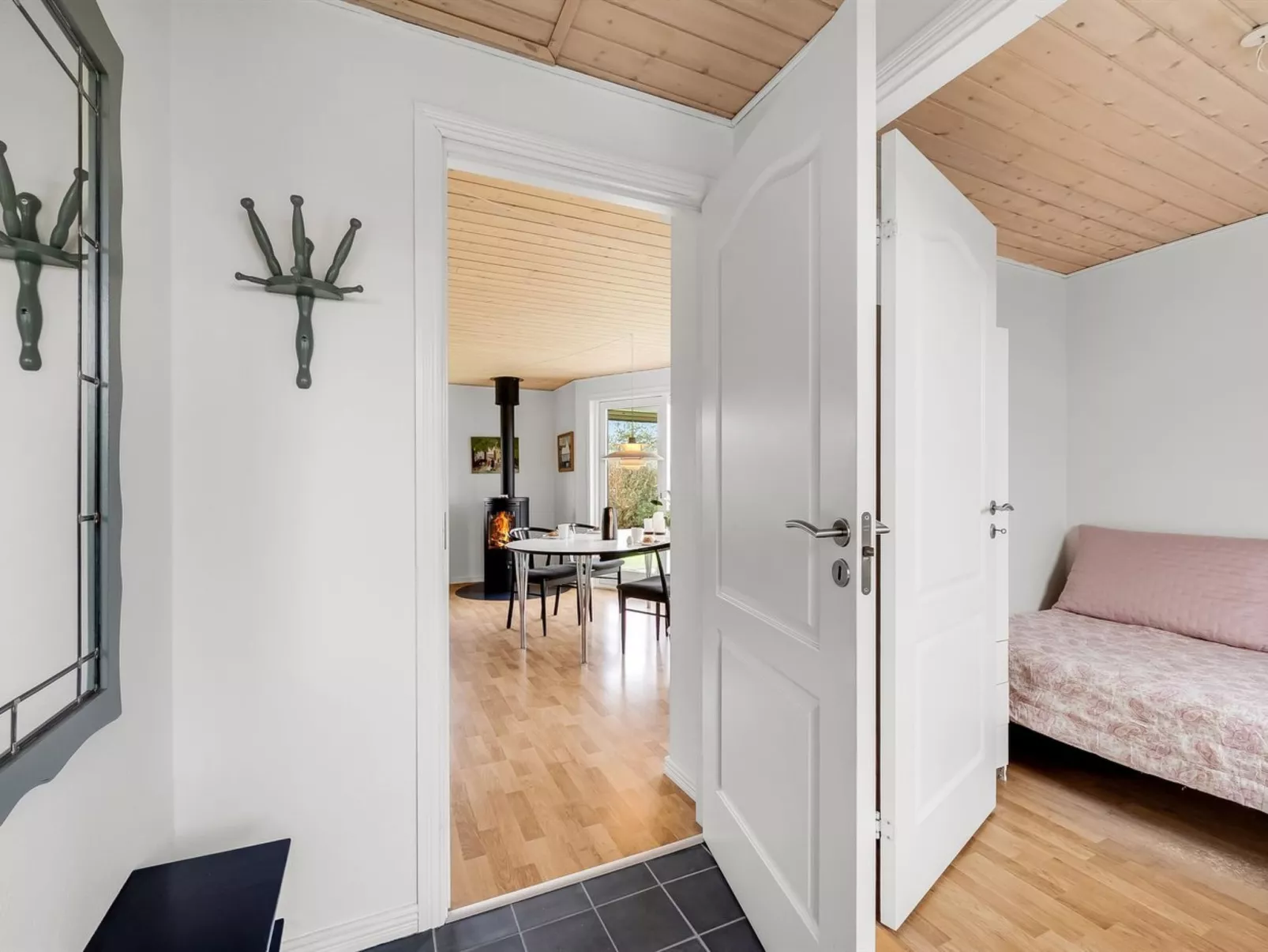 "Ensio" - 300m to the fjord-Inside