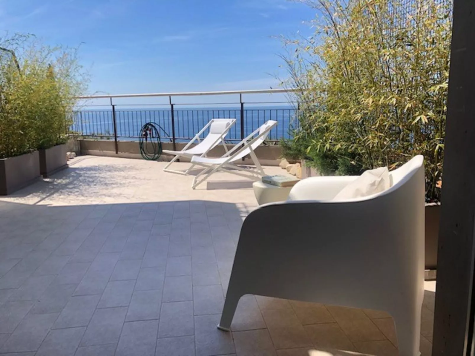 Calandre Suite-Outside