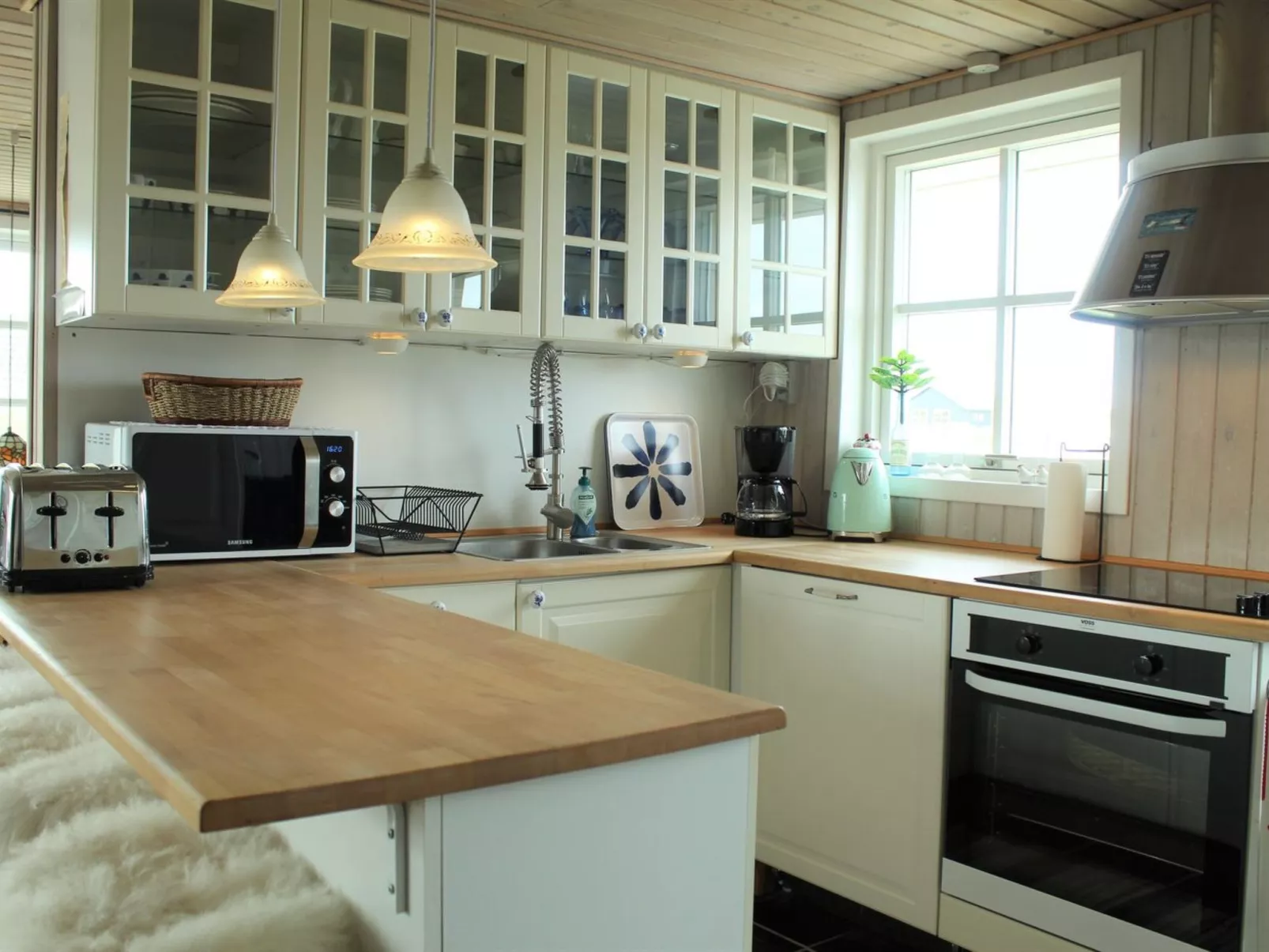 "Heilo" -  from the sea-Drinnen