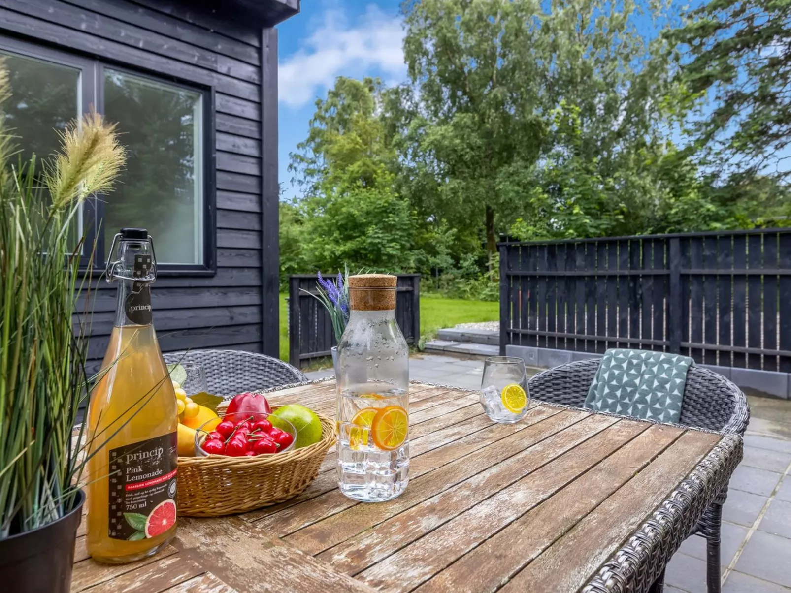 "Scalli" - 1.5km to the fjord-Outside