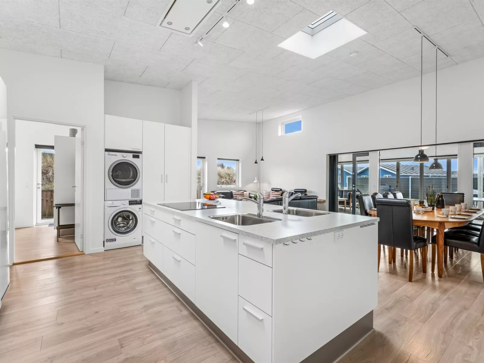 "Clarabelle" - 1.2km from the sea-Inside