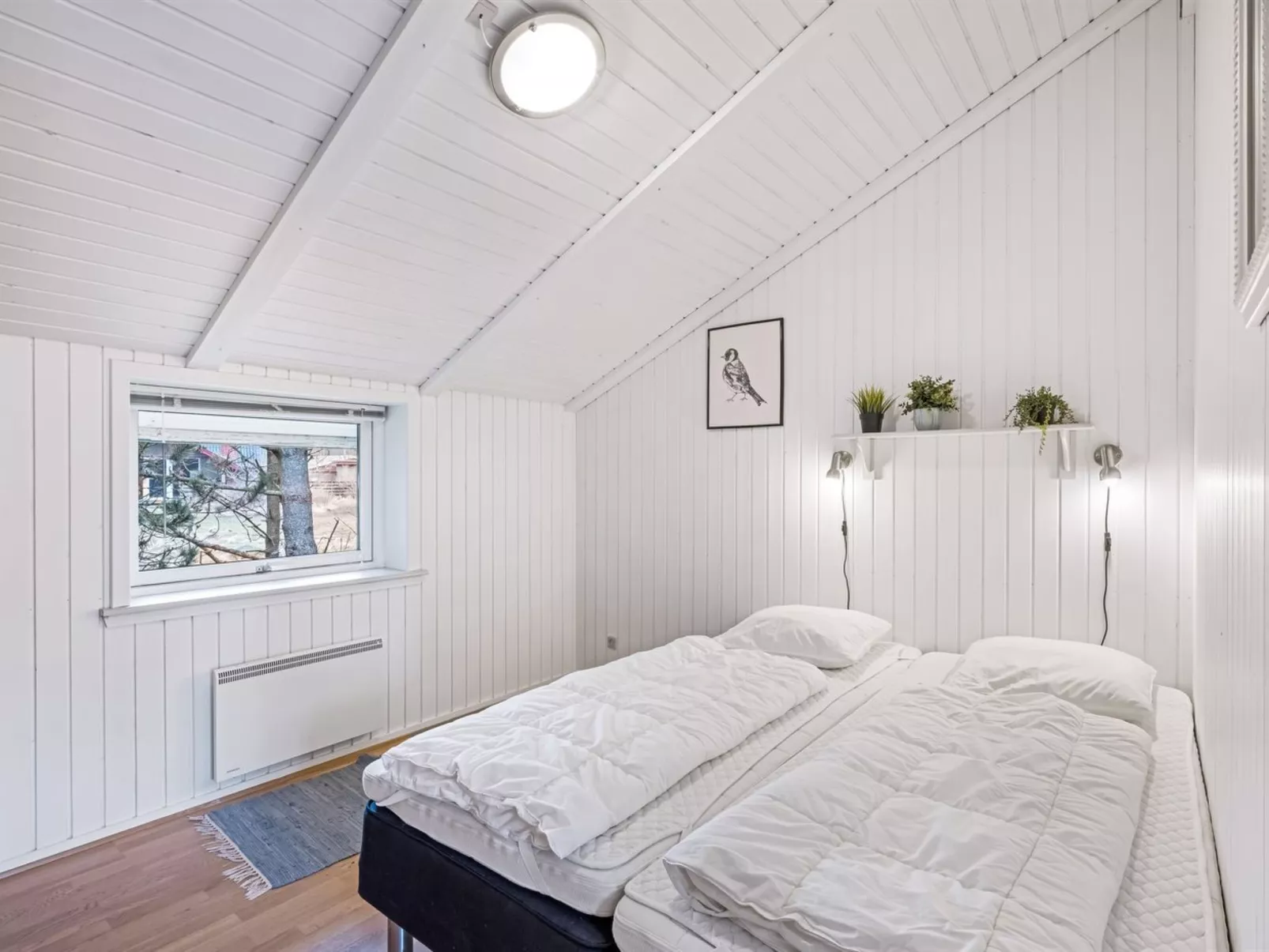 "Orm" - 2.3km from the sea-Drinnen