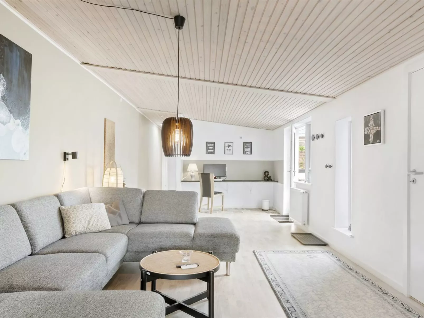 "Edin" - 100m from the sea-Drinnen