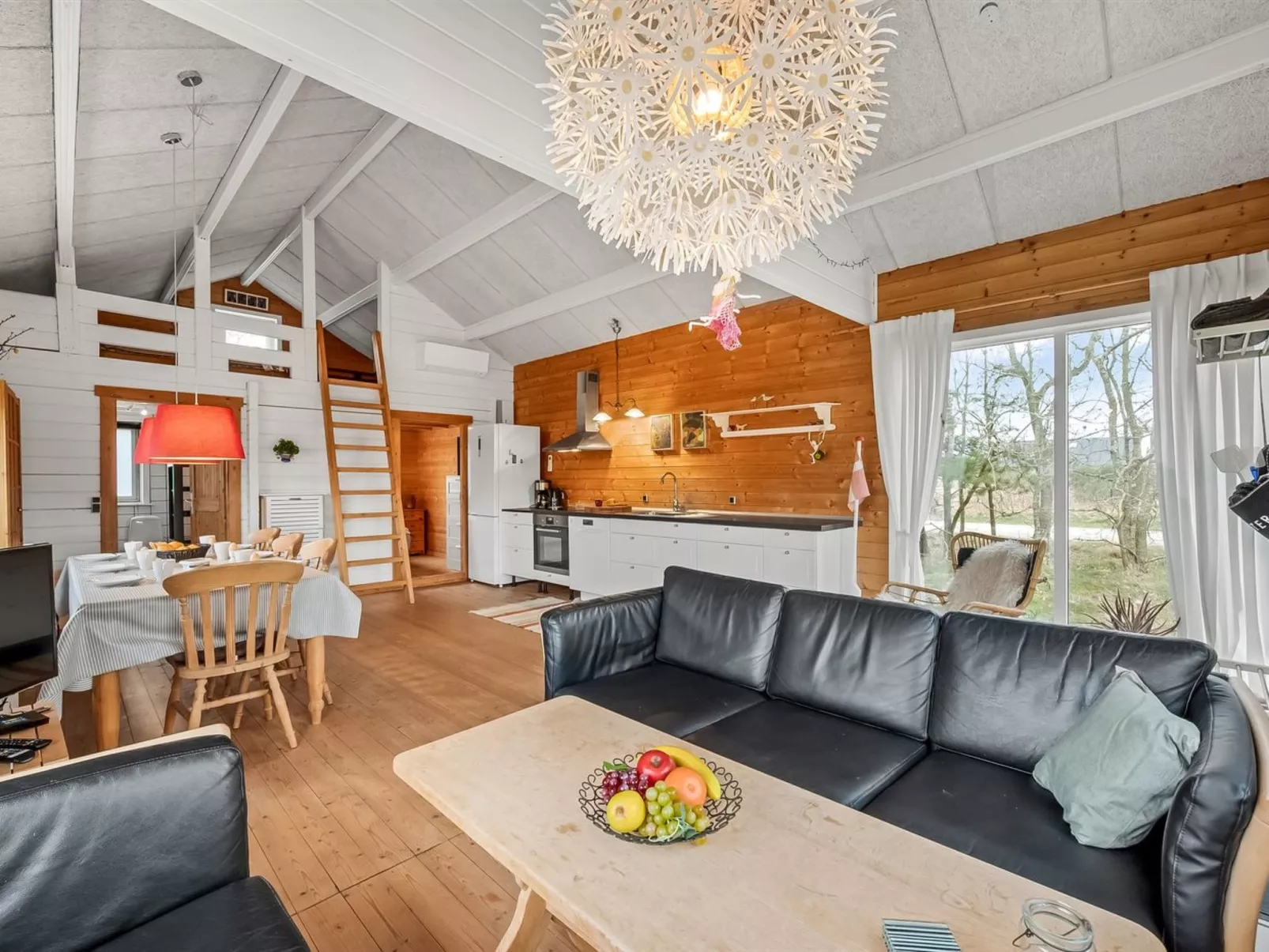 "Oddger" - 250m to the fjord-Drinnen