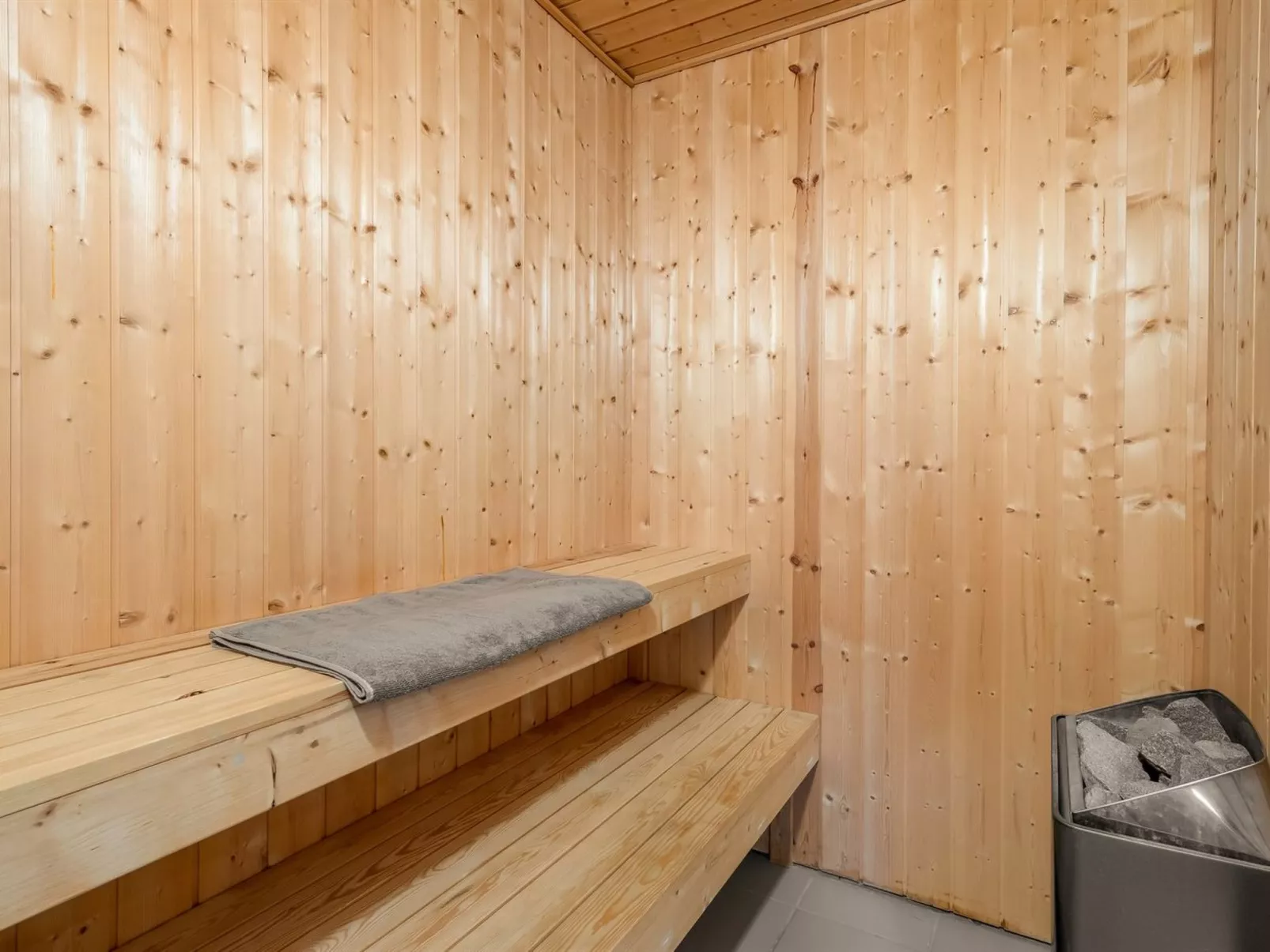 "Dix" - 900m from the sea-Dedans