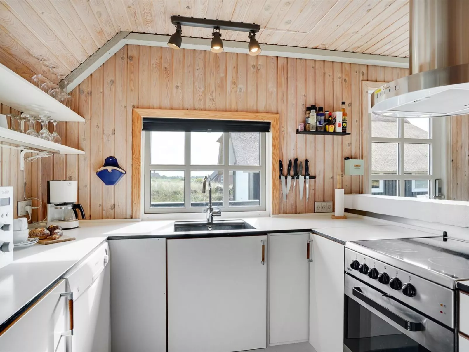 "Kajin" - 200m from the sea-Drinnen