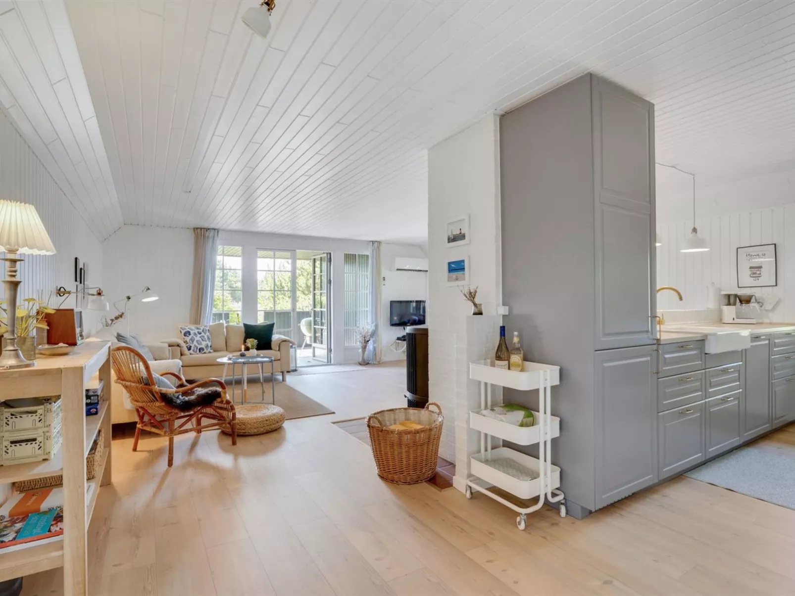 "Sine" - 500m from the sea-Inside