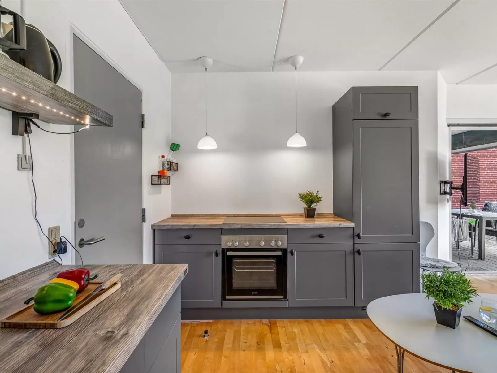 "Akai" - 100m from the sea-Dedans