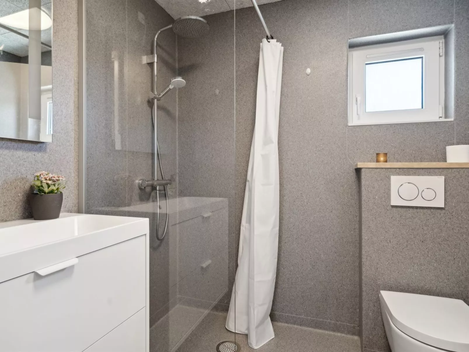 "Eunice" - 850m from the sea-Inside