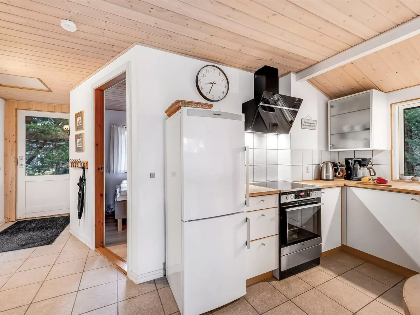 "Hilde" - 350m to the fjord-Inside