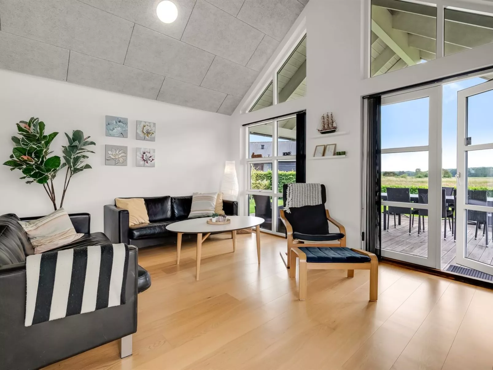 "Bernice" - 900m from the sea-Inside