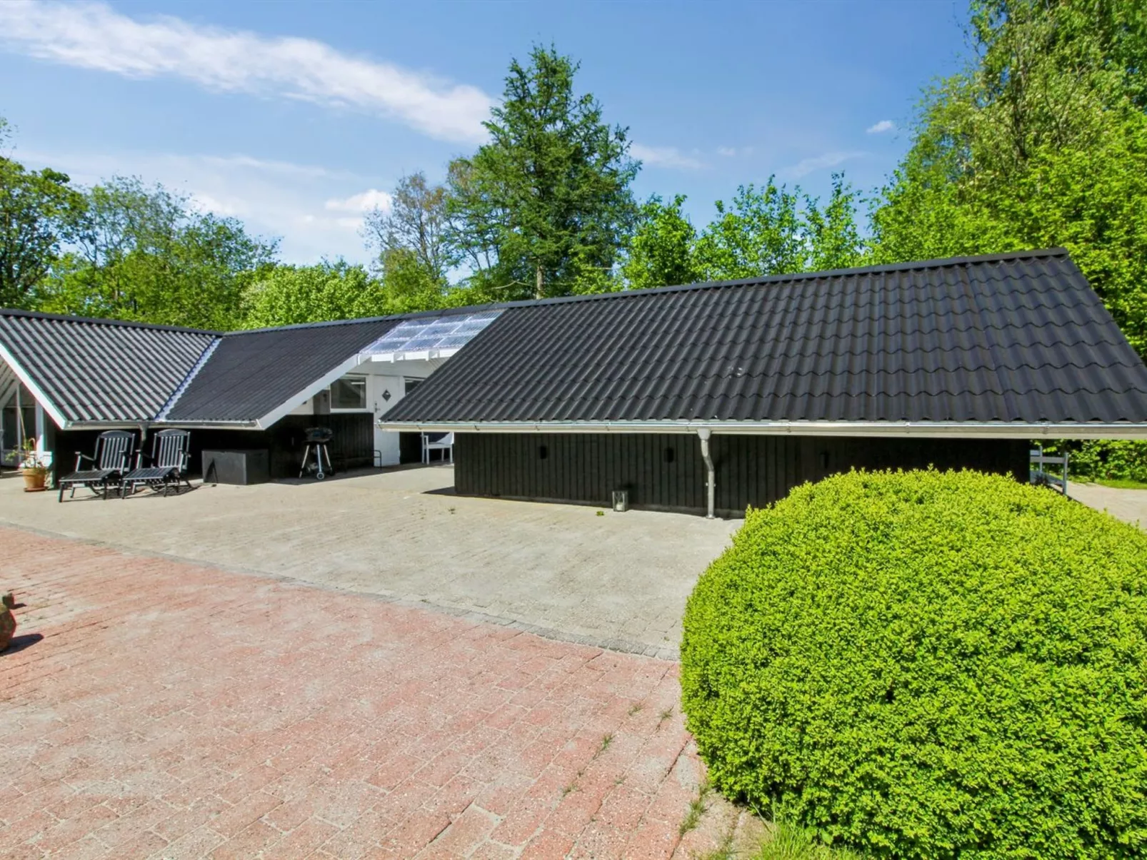 "Jaakob" - 30km from the sea-Outside