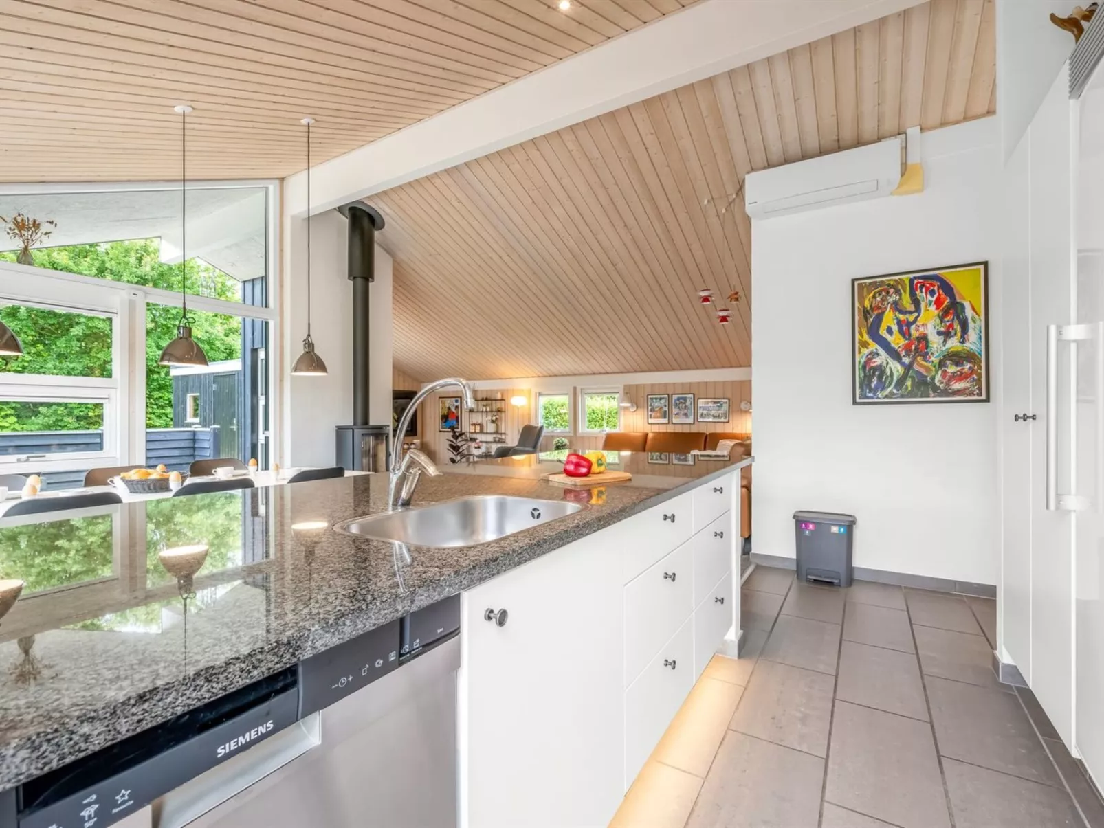 "Noreen" - 1.4km to the fjord-Dedans