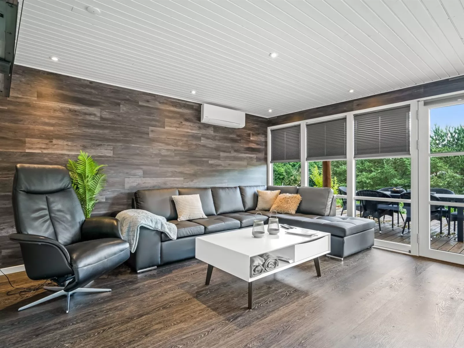 "Skip" - 300m to the fjord-Dedans