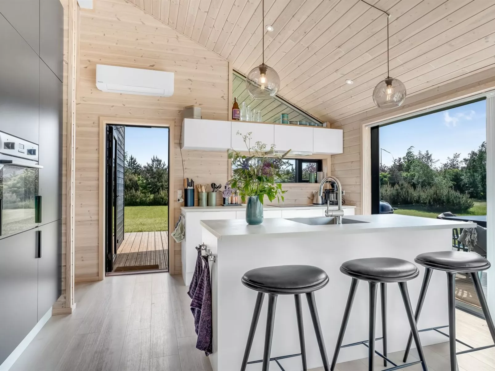 "Edite" - 900m from the sea-Inside