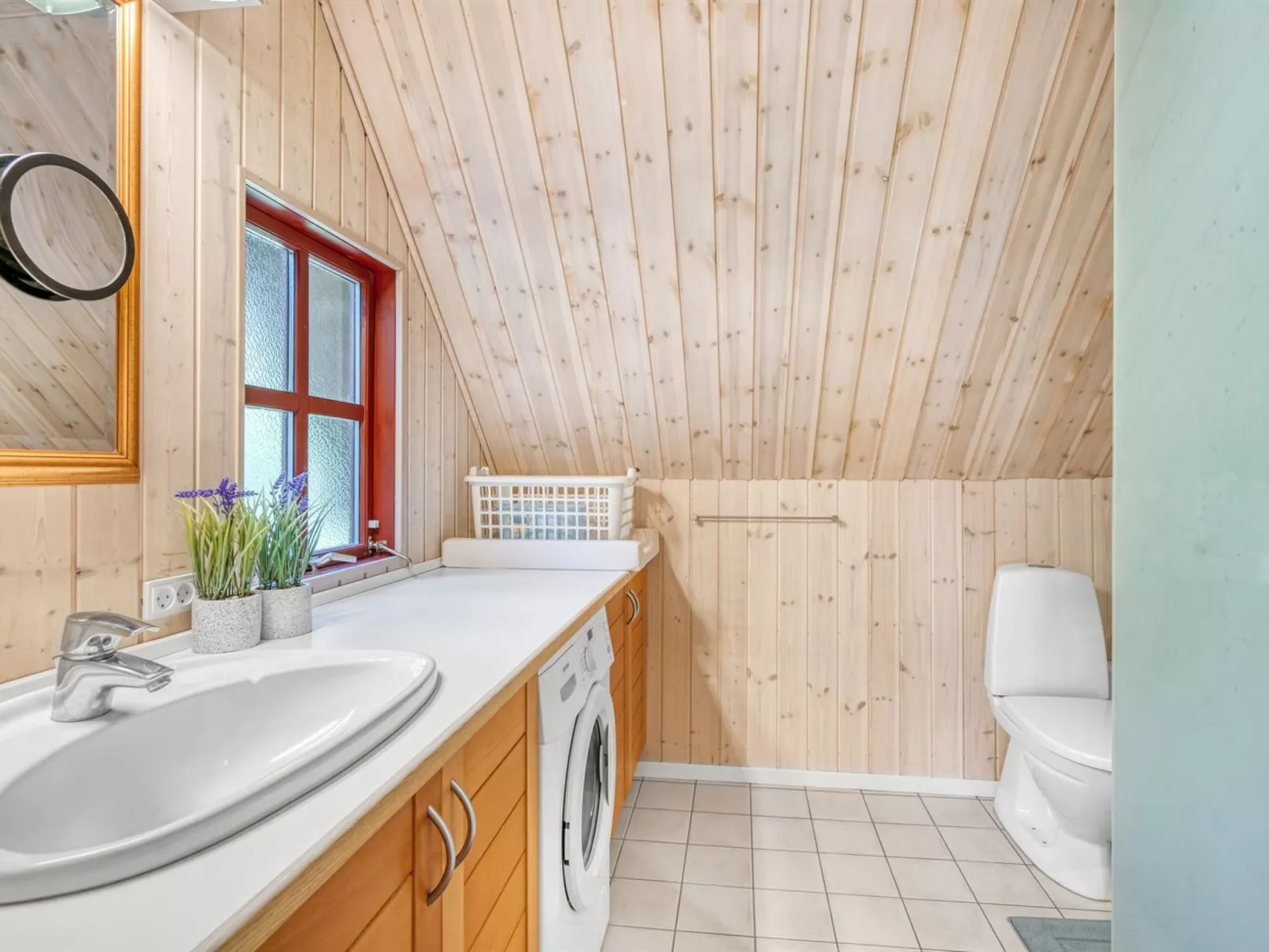 "Niesina" - 600m to the fjord-Drinnen