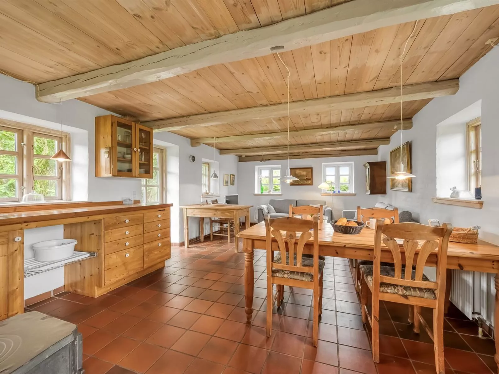 "Claus" - 1.5km to the fjord-Inside