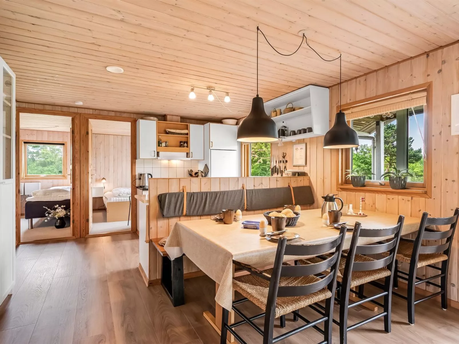 "Tian" - 400m to the fjord-Dedans