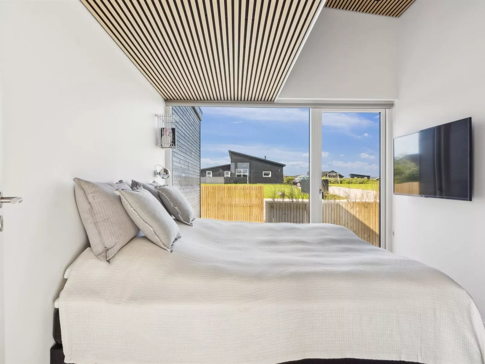 "Lyder" - 400m from the sea-Inside