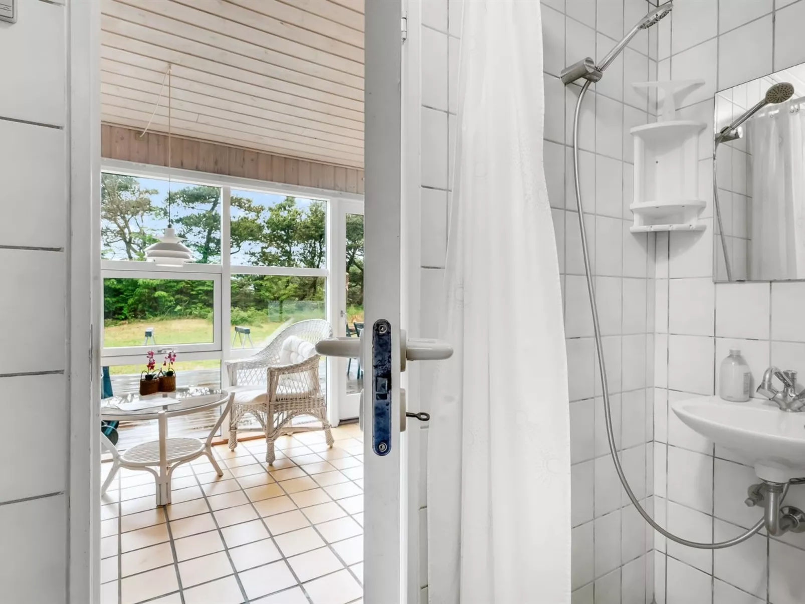 "Adrienne" - 240m from the sea-Dedans