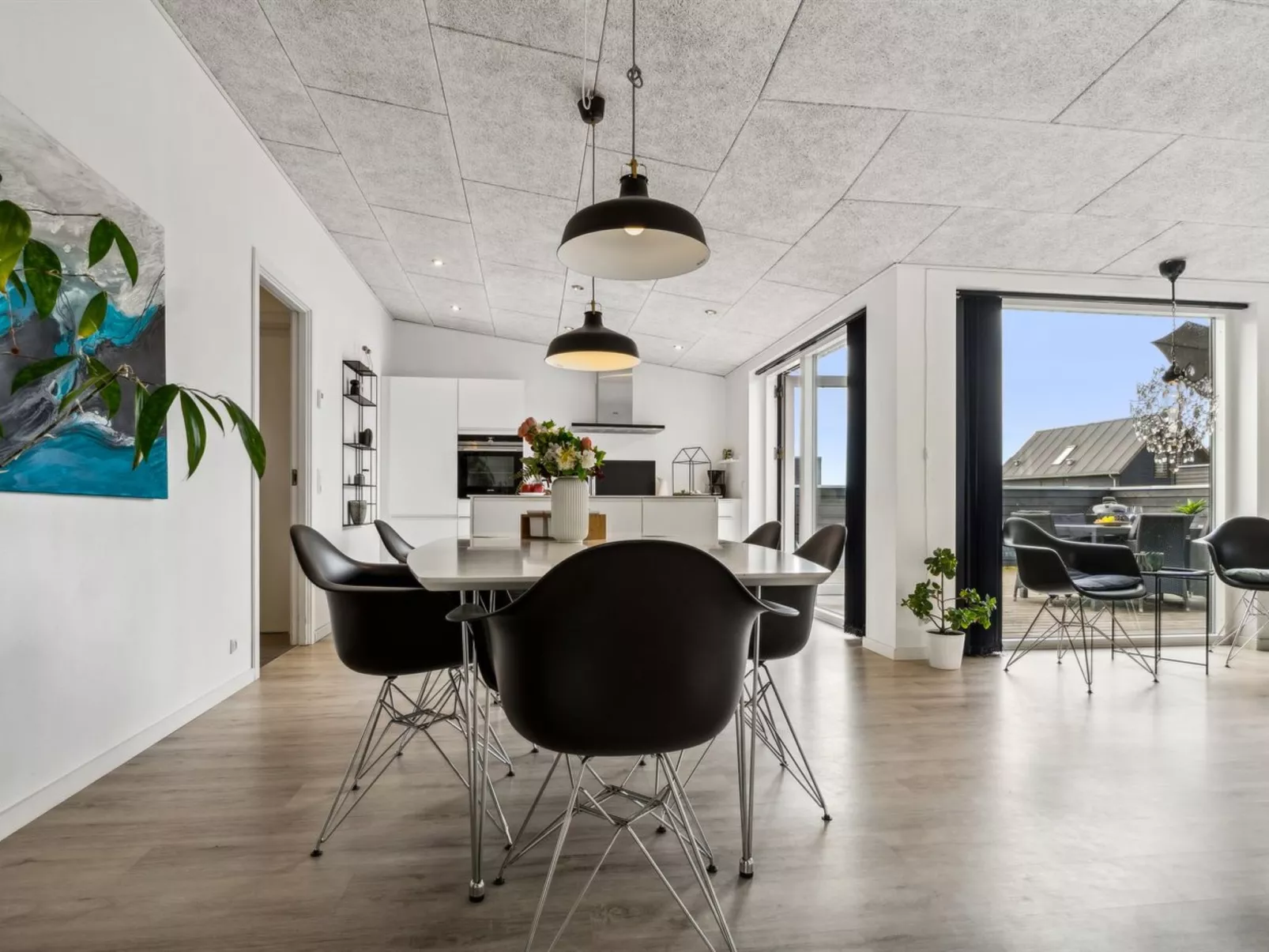 "Ingebrit" - 1.4km from the sea-Drinnen