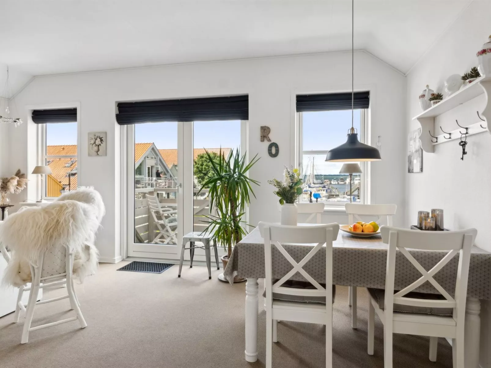 "Reimer" - 10m from the sea-Inside