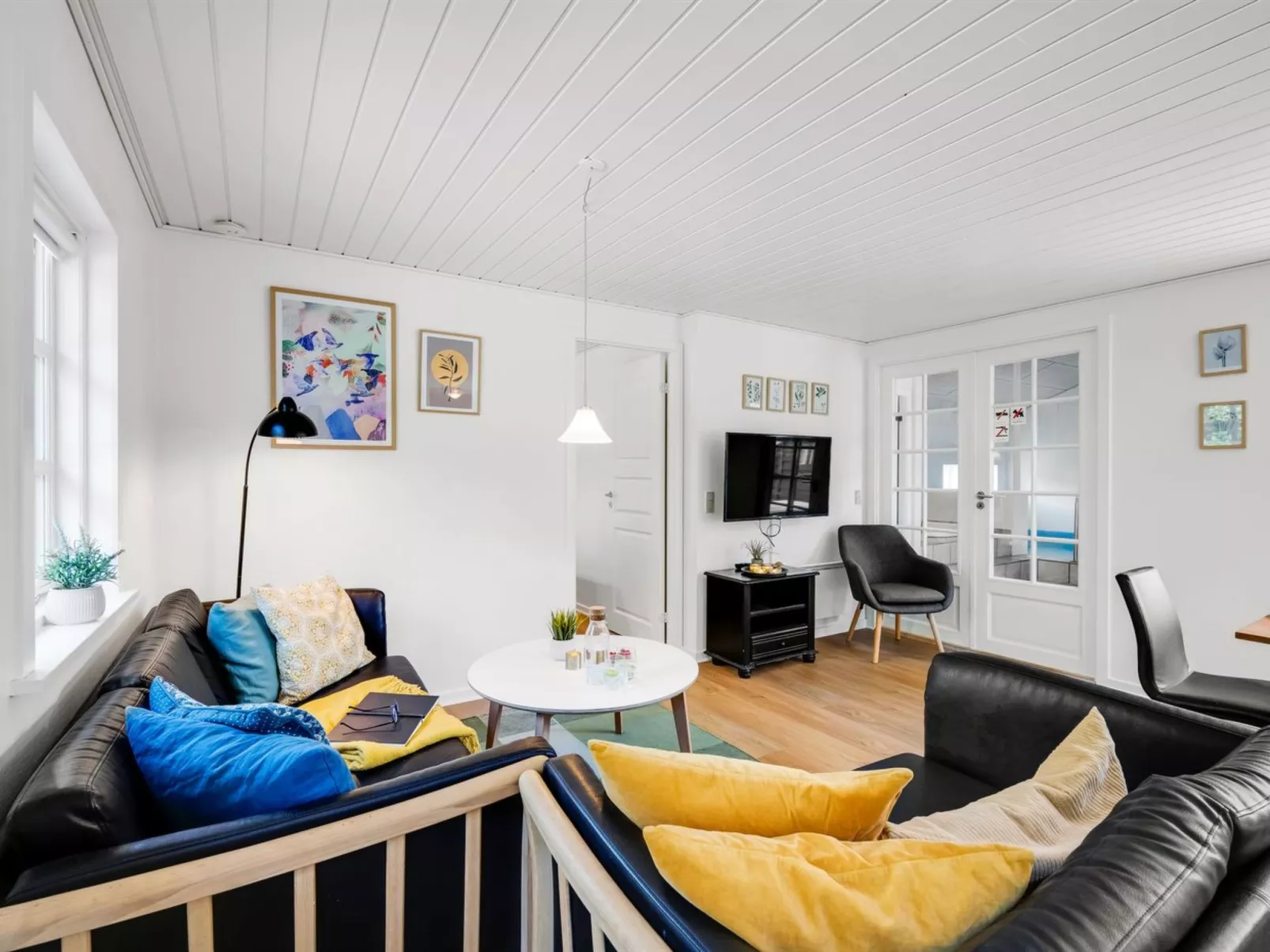 "Holga" - 400m from the sea-Inside