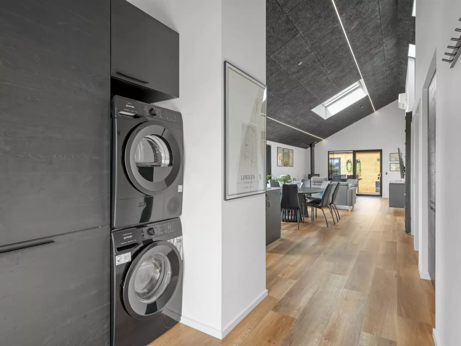 "Udder" - 1.5km from the sea-Inside