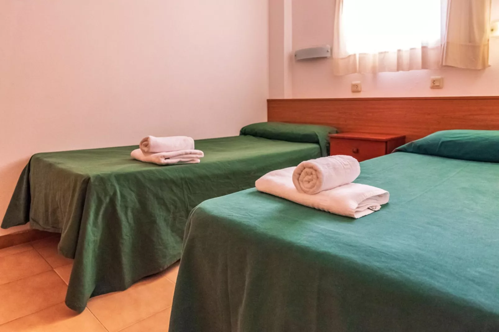 APARTAMENTOS COMTE D'EMPURIES C46-Bedroom