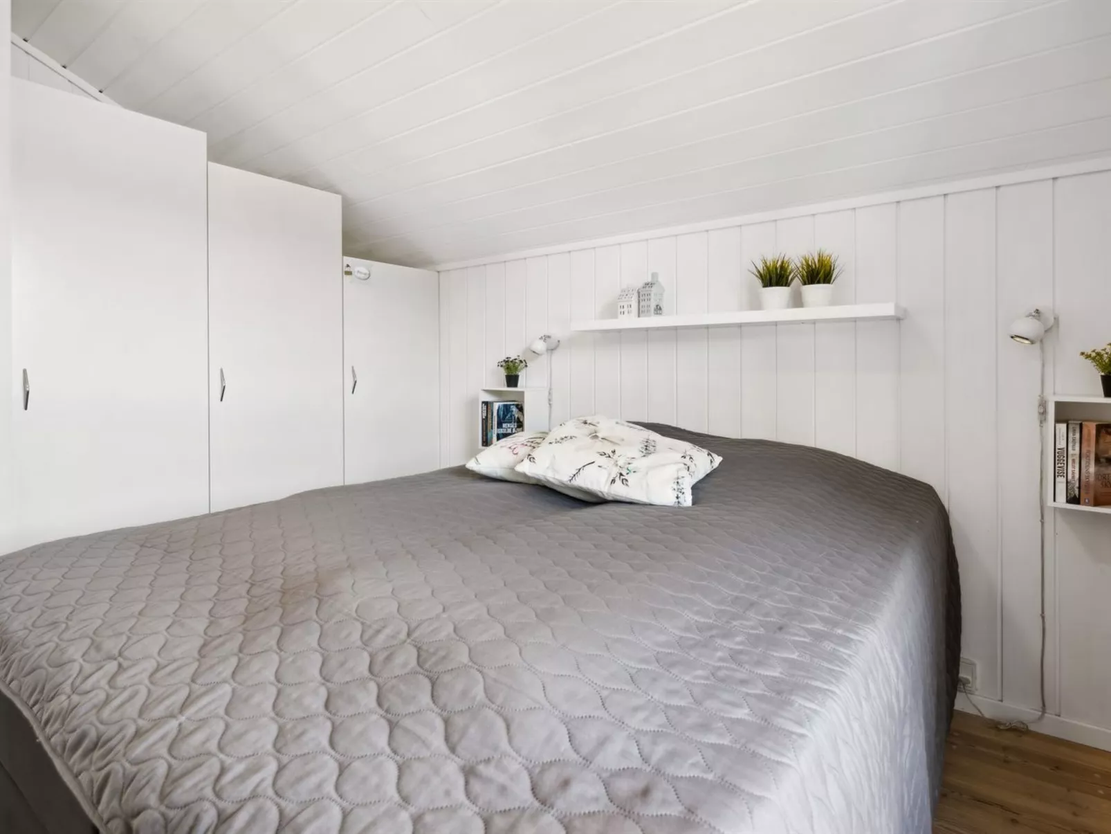 "Enida" - 350m to the fjord-Inside