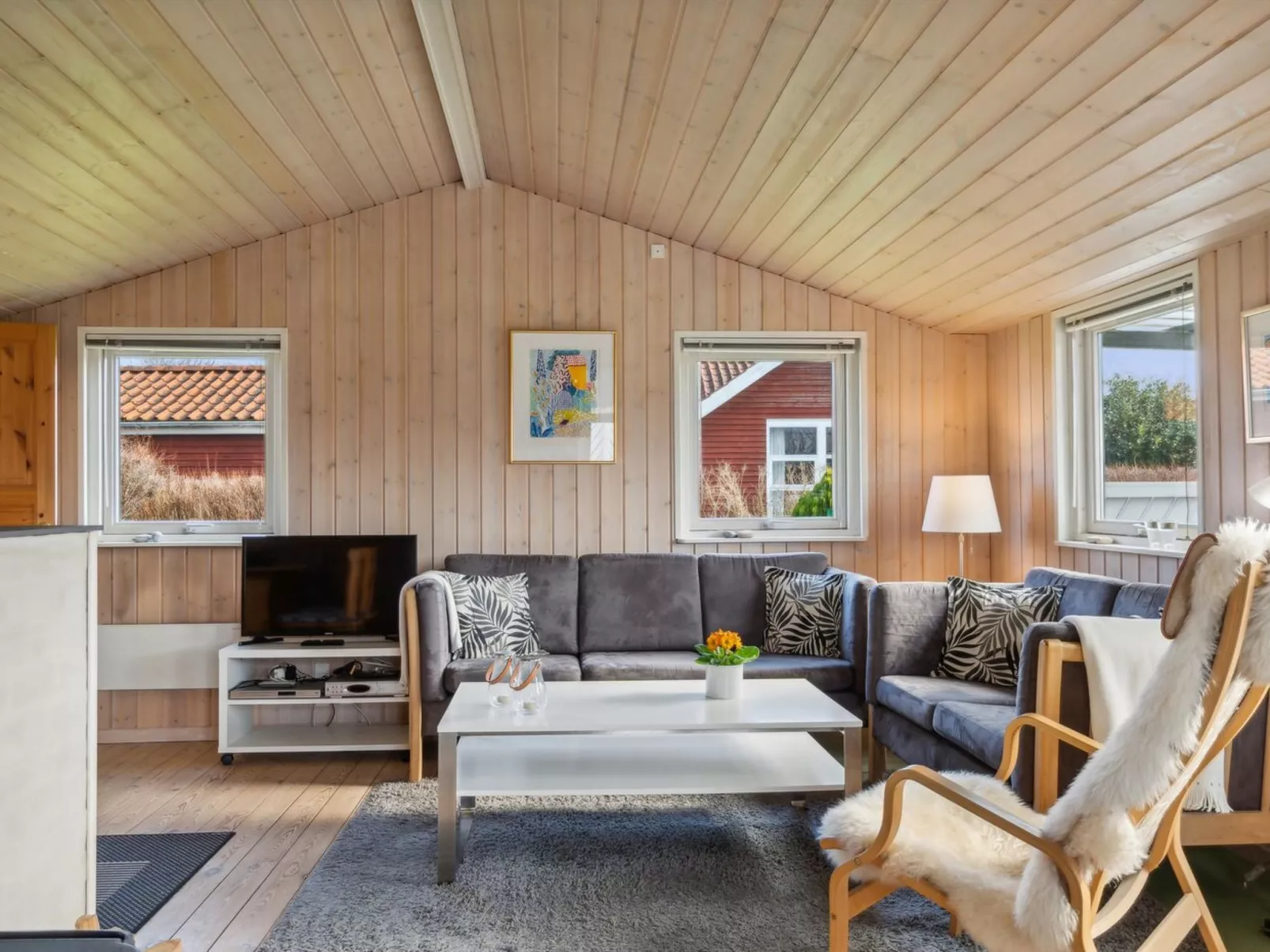 "Bjarni" - 175m from the sea-Dedans