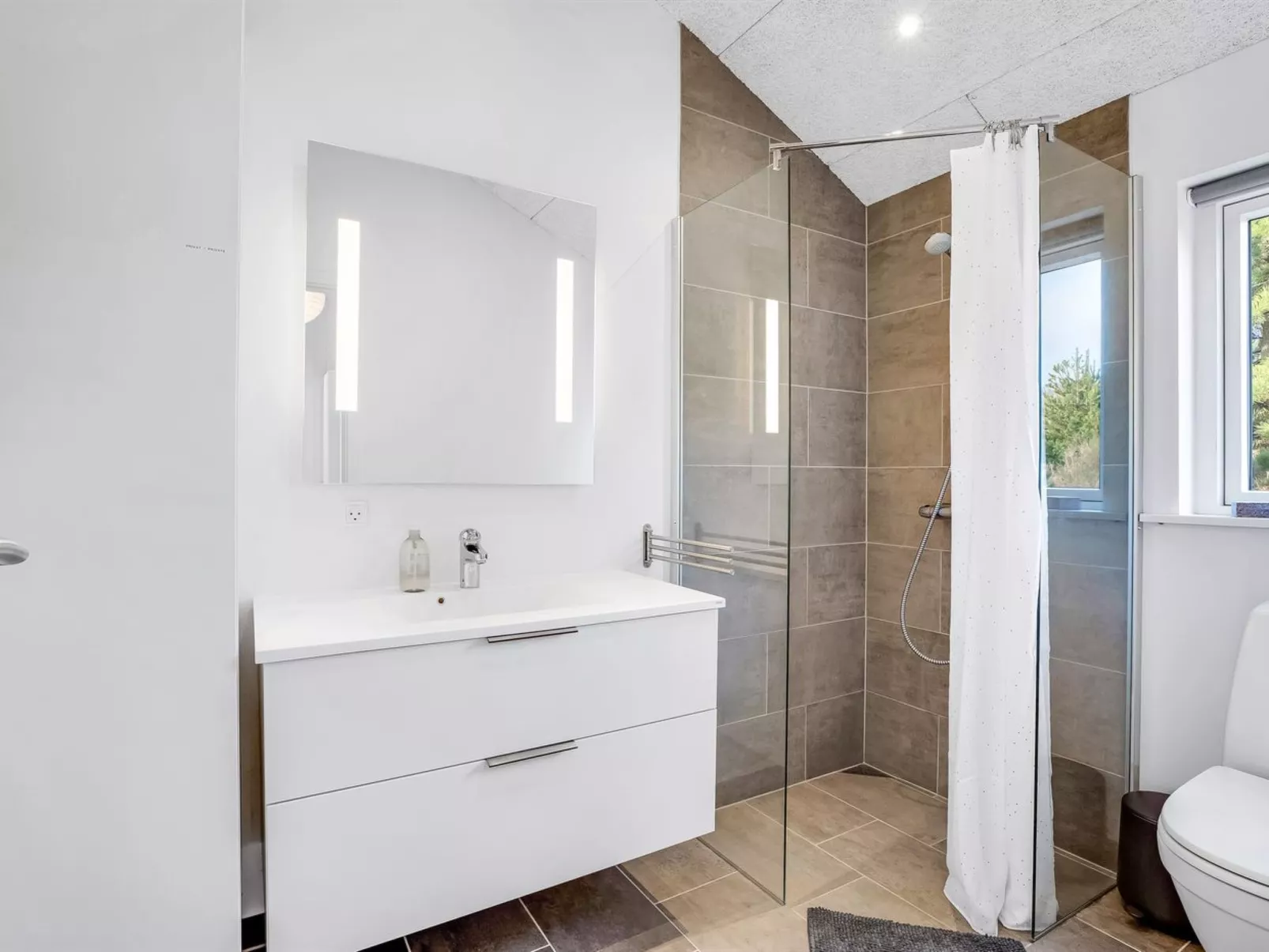 "Jale" - 900m from the sea-Drinnen