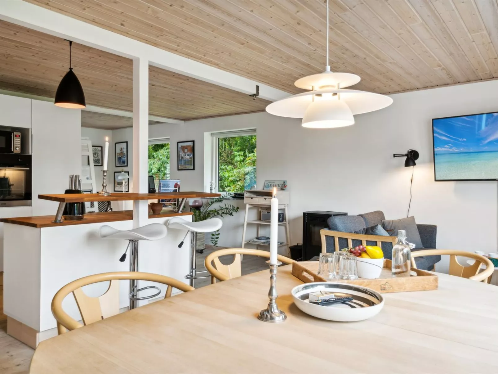 "Mark" - 1.2km from the sea-Inside