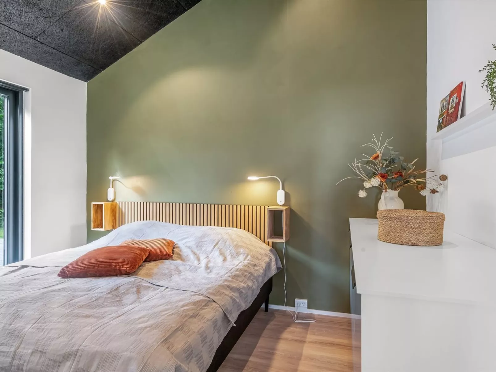 "Jahn" - 250m to the fjord-Drinnen