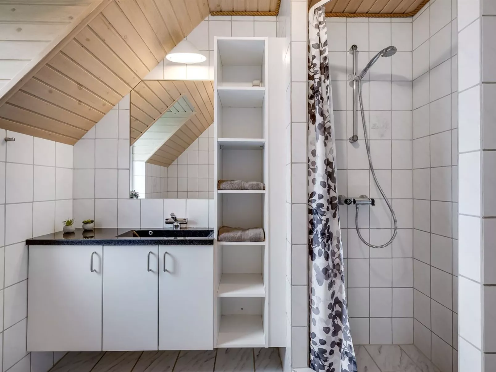 "Hunved" -  from the sea-Dedans