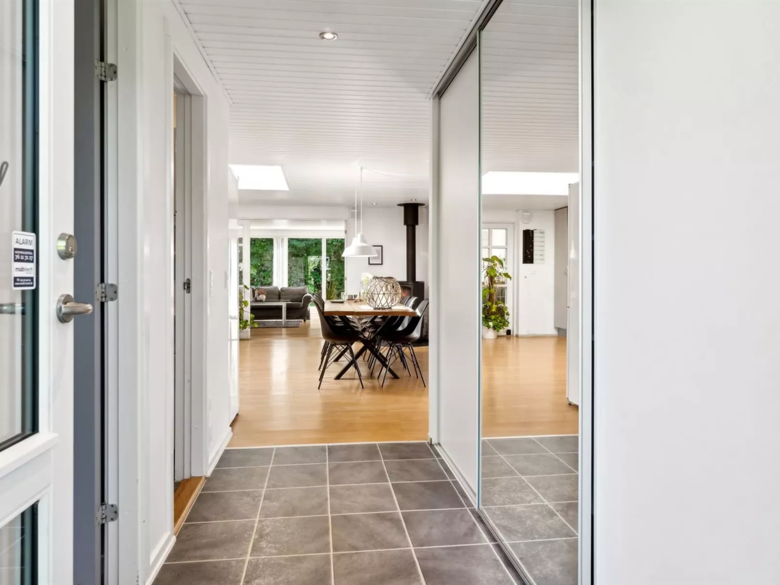 "Hjalmine" - 1.4km from the sea-Inside