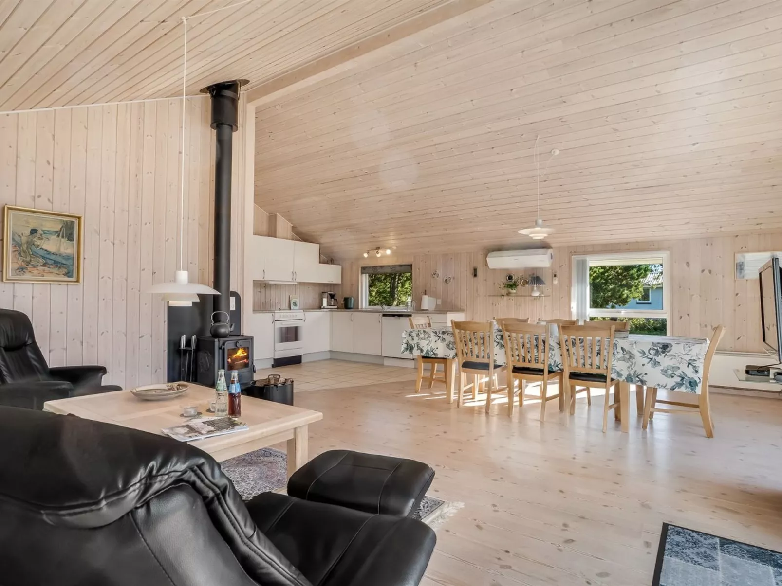 "Skrollan" - 200m to the fjord-Inside