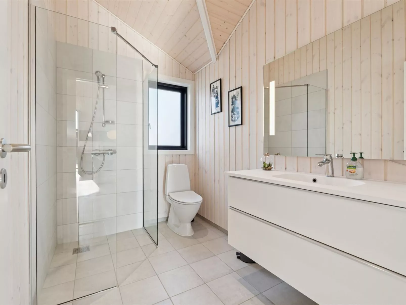 "Viveke" - 10m from the sea-Drinnen